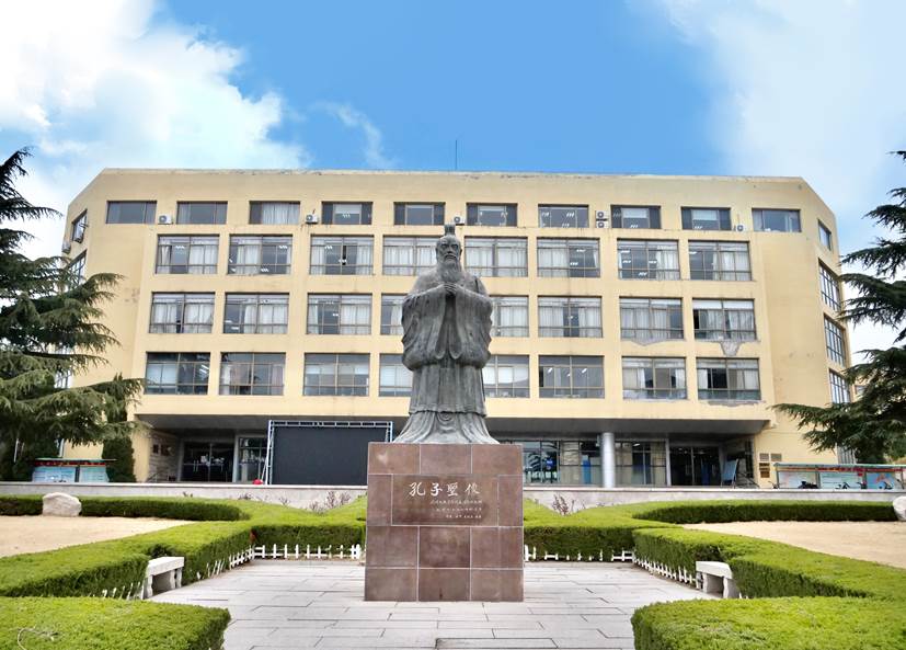 孔子像与博文楼 孔子像与博文楼